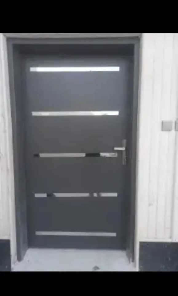 Modern horizontal-panel door — Marhaba Aluminium & Metal Works