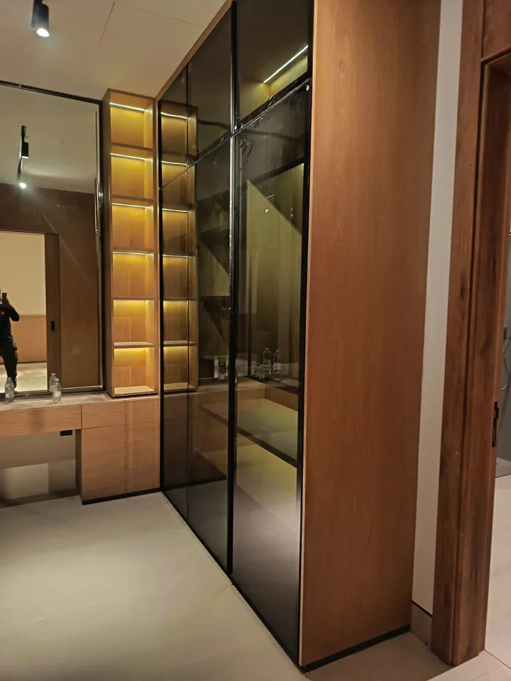 Interior display shelving detail — Marhaba Aluminium & Metal Works