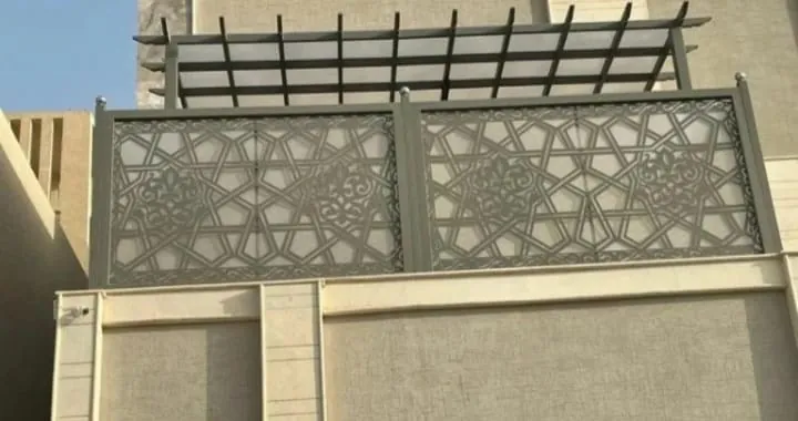 Decorative screen beneath pergola — Marhaba Aluminium & Metal Works